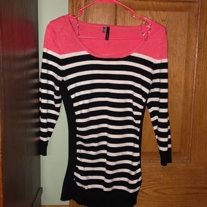 Scoop neck lightweight sweater